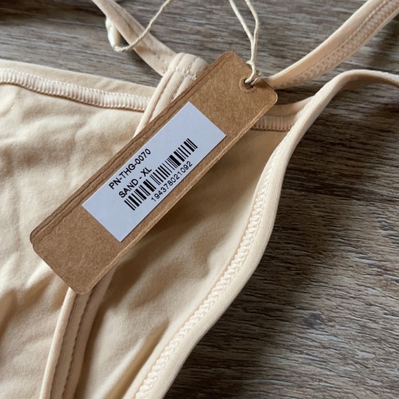 Skims Silky Thong in Sand Size XL - Picture 2 of 10